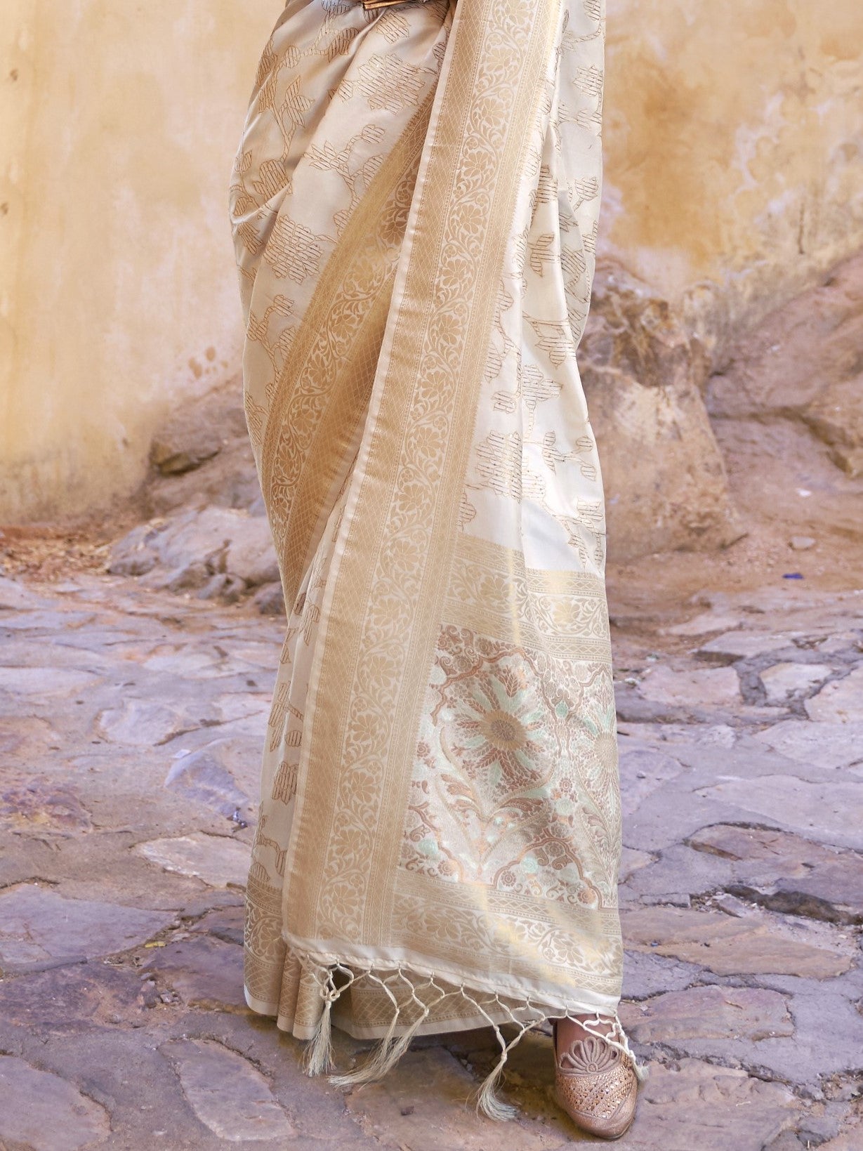 Floral White Woven Banarasi Saree