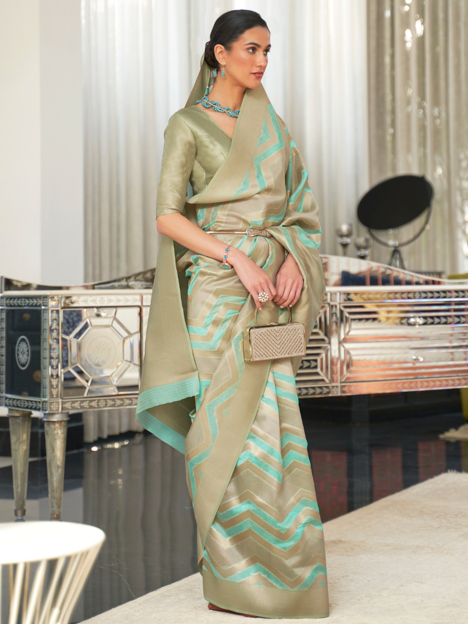 saree outfit