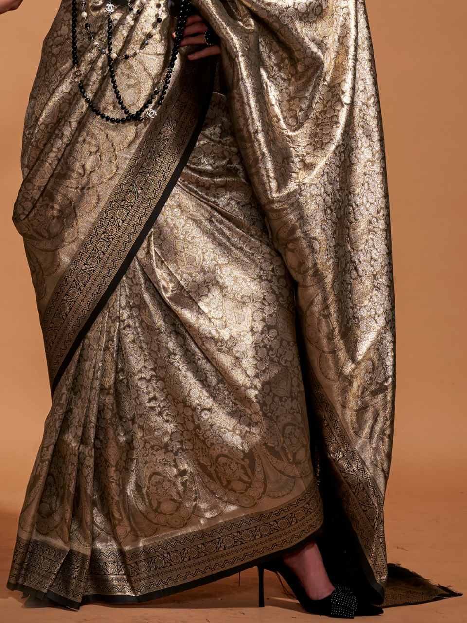 Glowing Black Woven Kanjivaram Silk Saree