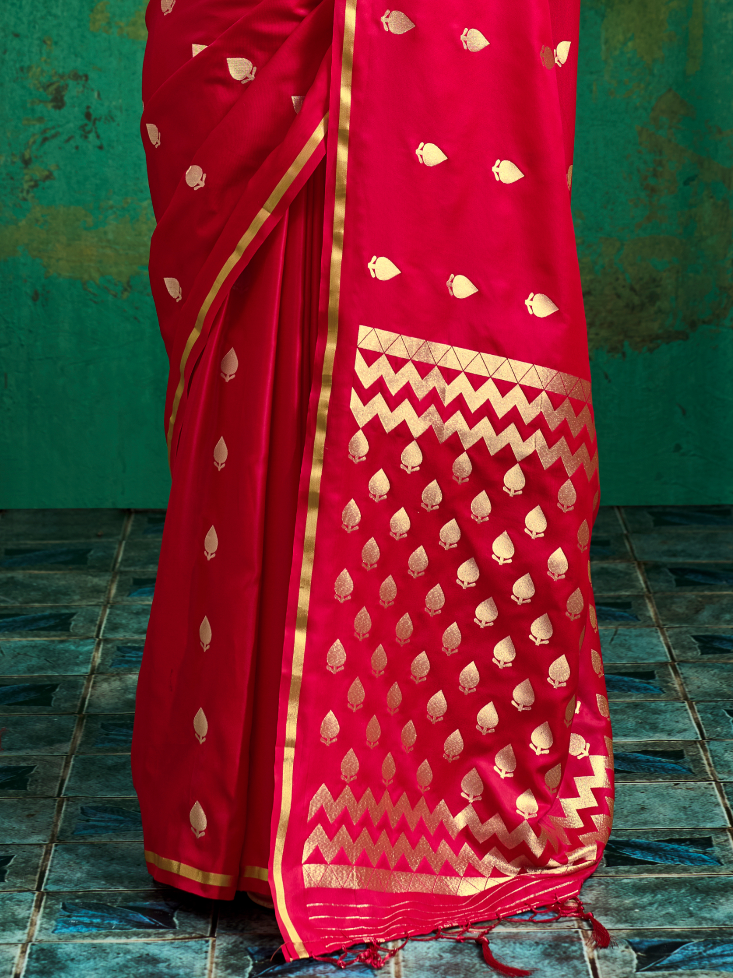 red saree pallu design