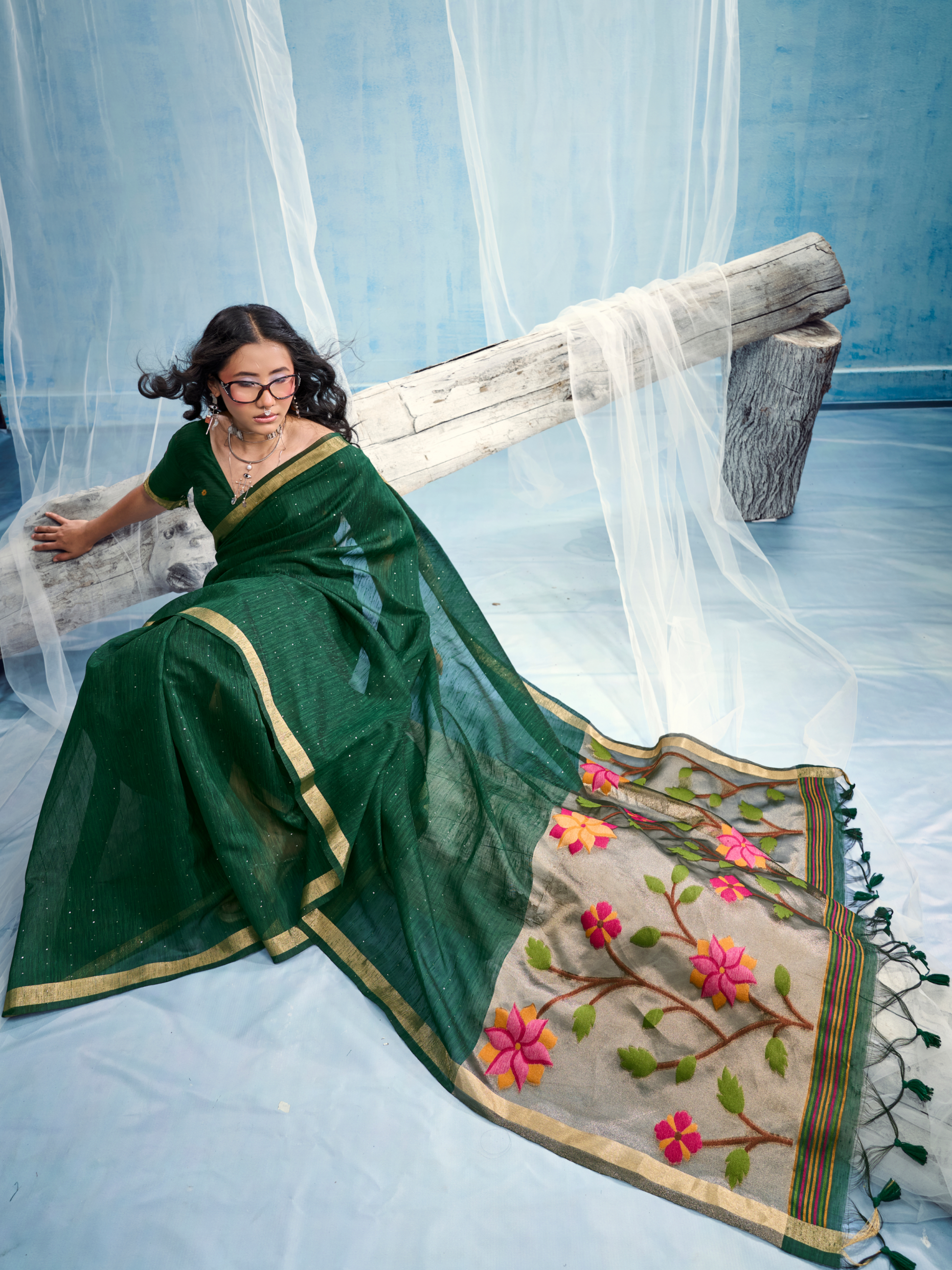 green saree floral jari pallu 