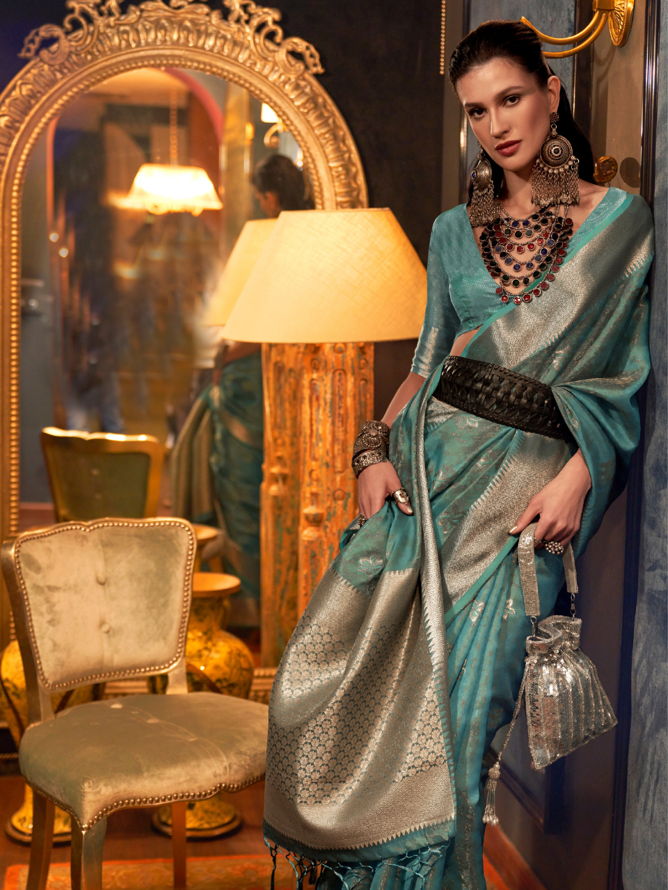 saree pose