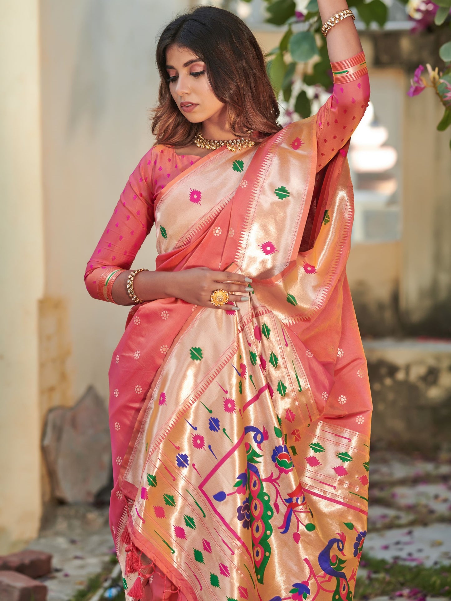 saree poses