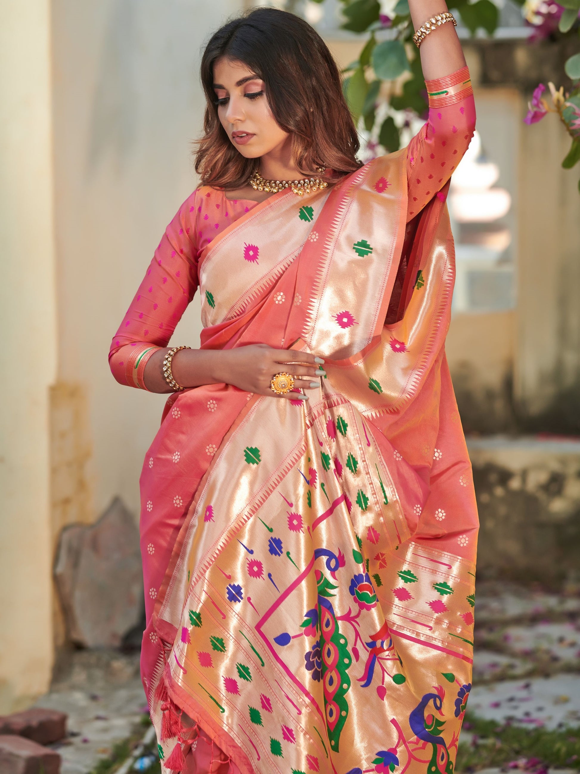 saree poses