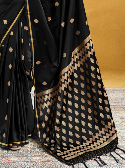 black saree gold jari pallu