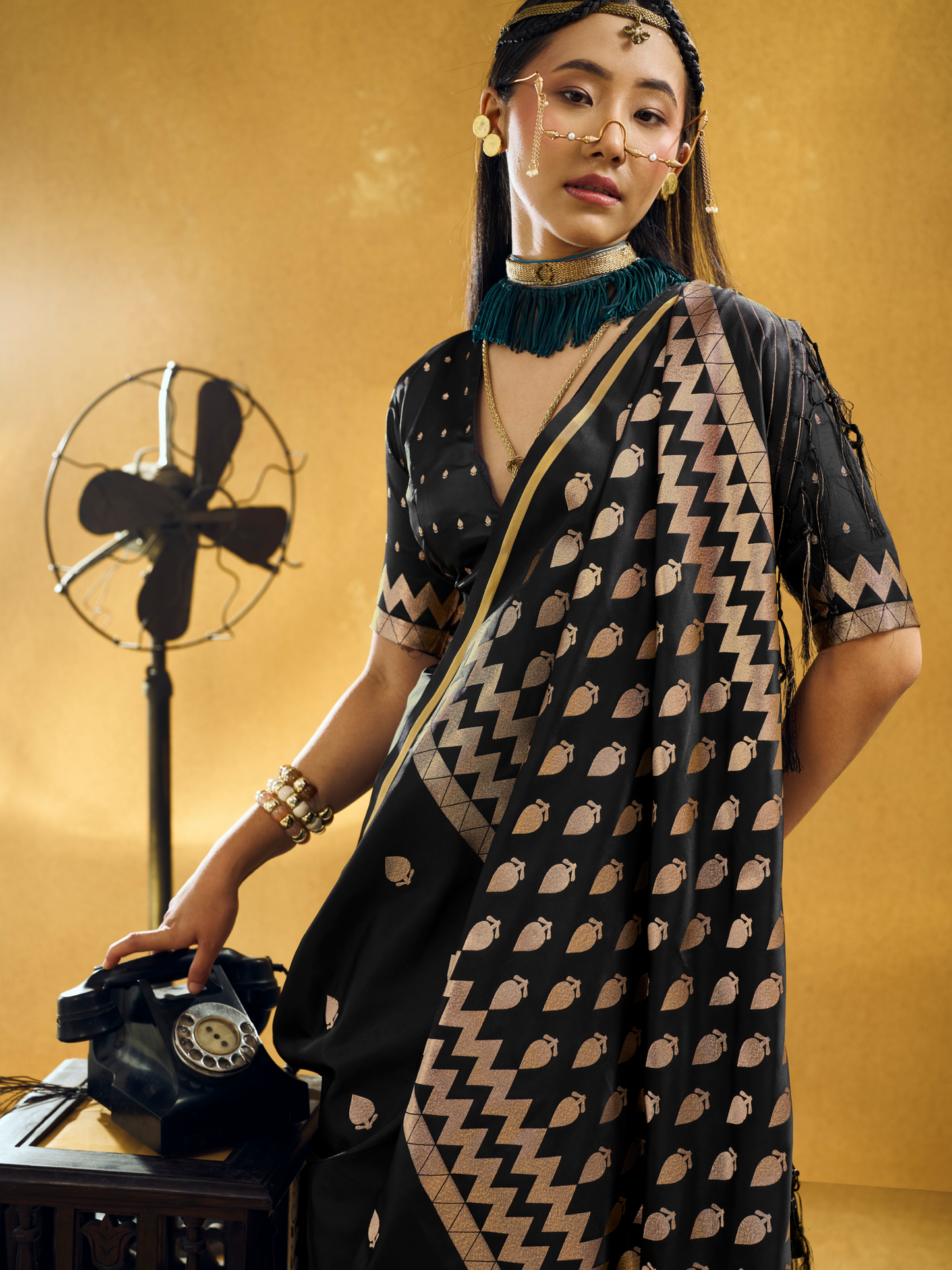 black saree look