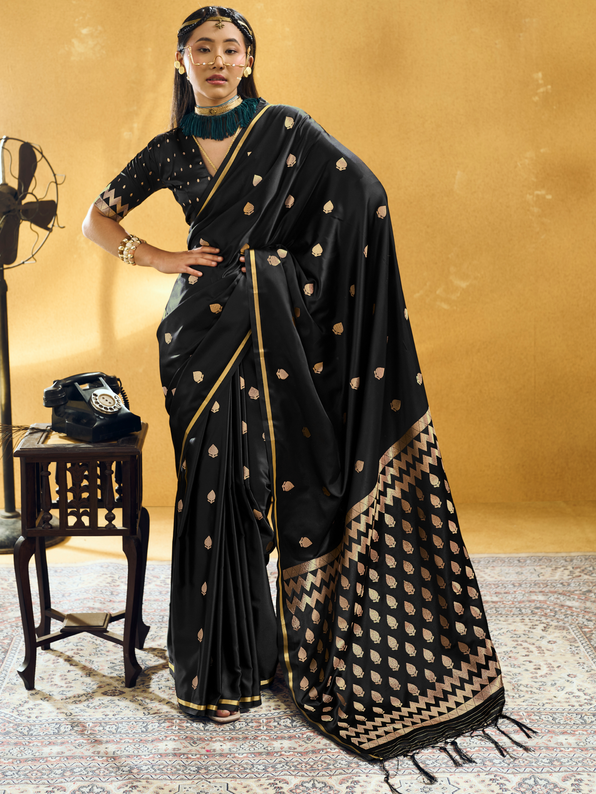 black banarasi saree look