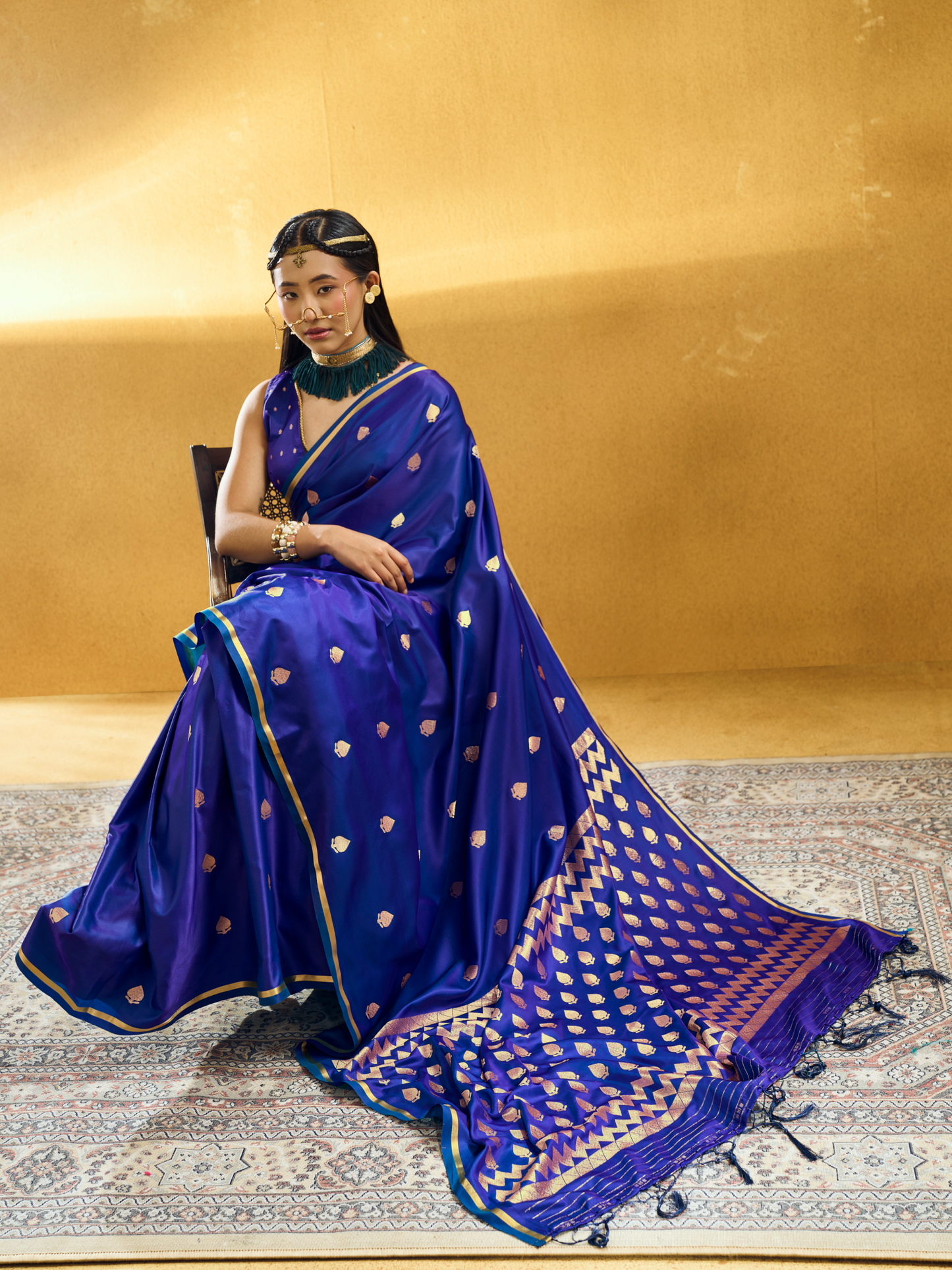 blue saree jewellery combination 