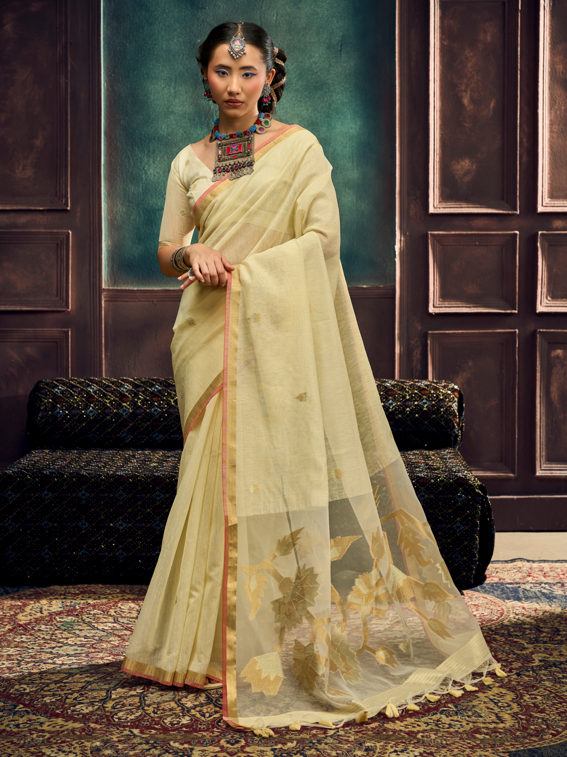 white shade saree for old lady