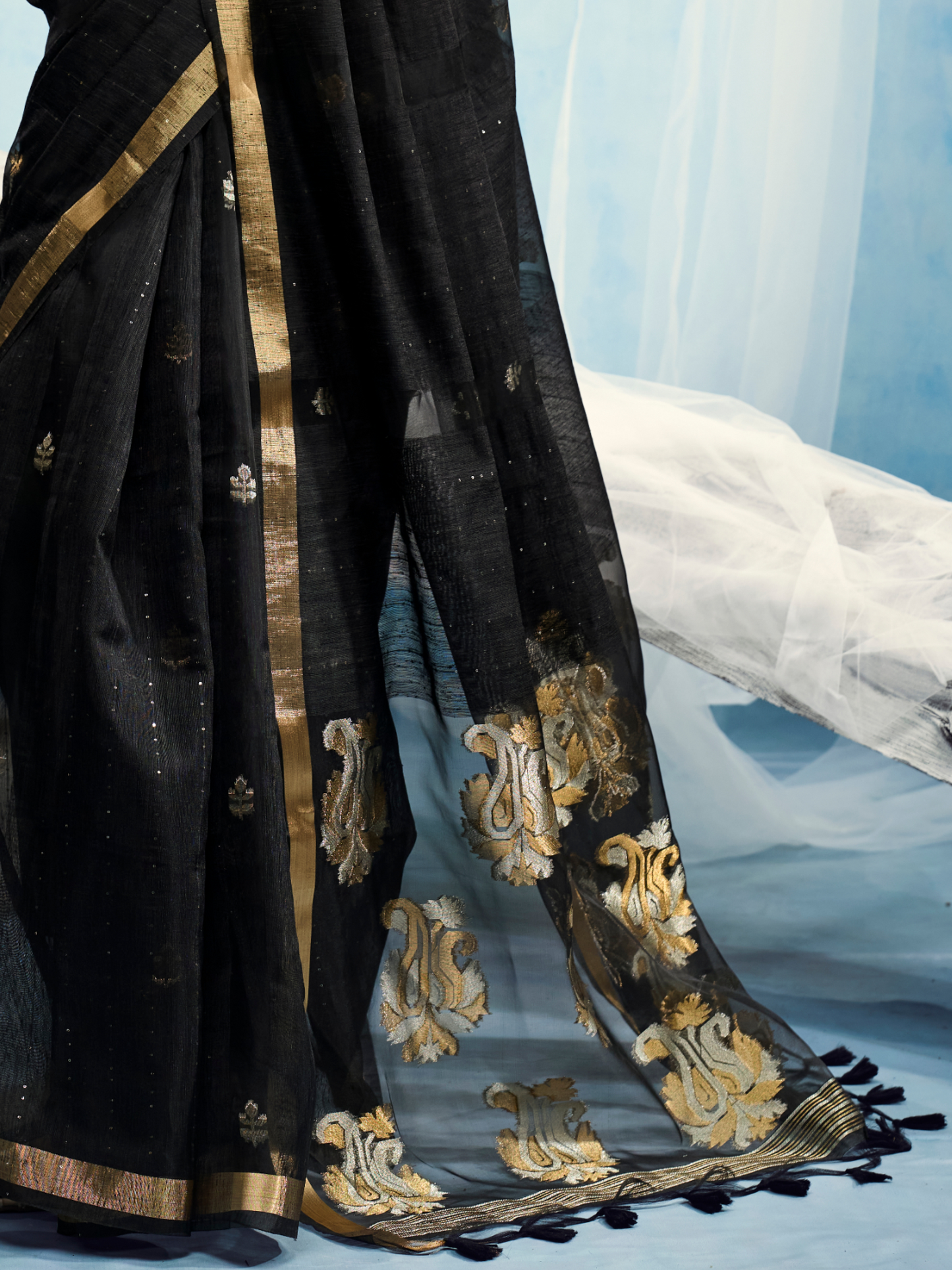 Carbon Black Munga Silk Handloom Saree