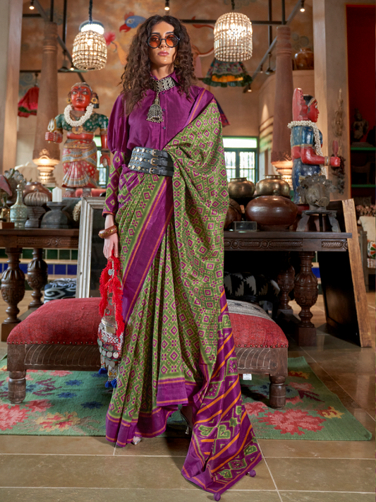 patola saree look with jewellery